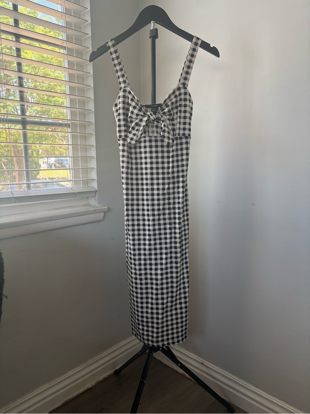 Forever 21 Black and White Gingham Tie-Front Midi Dress